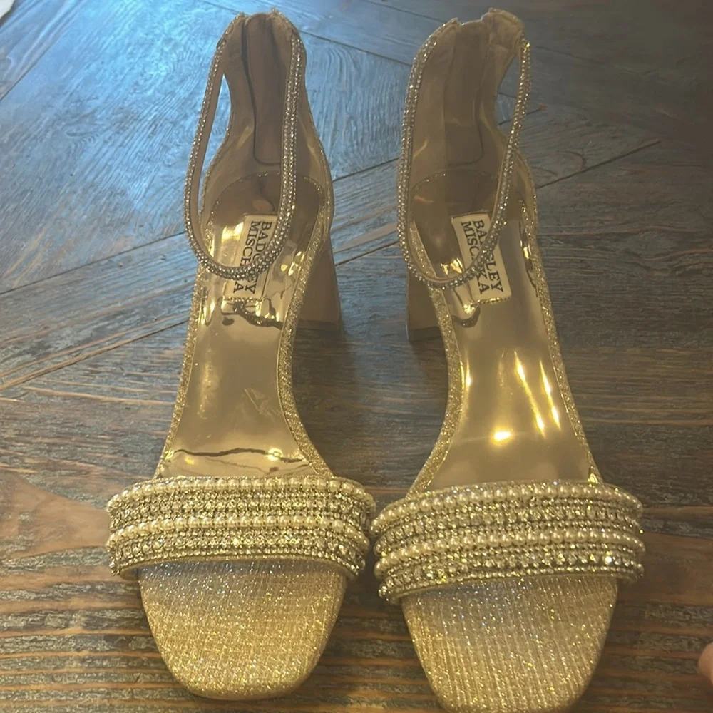 Elegant and sparkly Badgley Mischka strappy heels in size 7..5 - Picture 5 of 7
